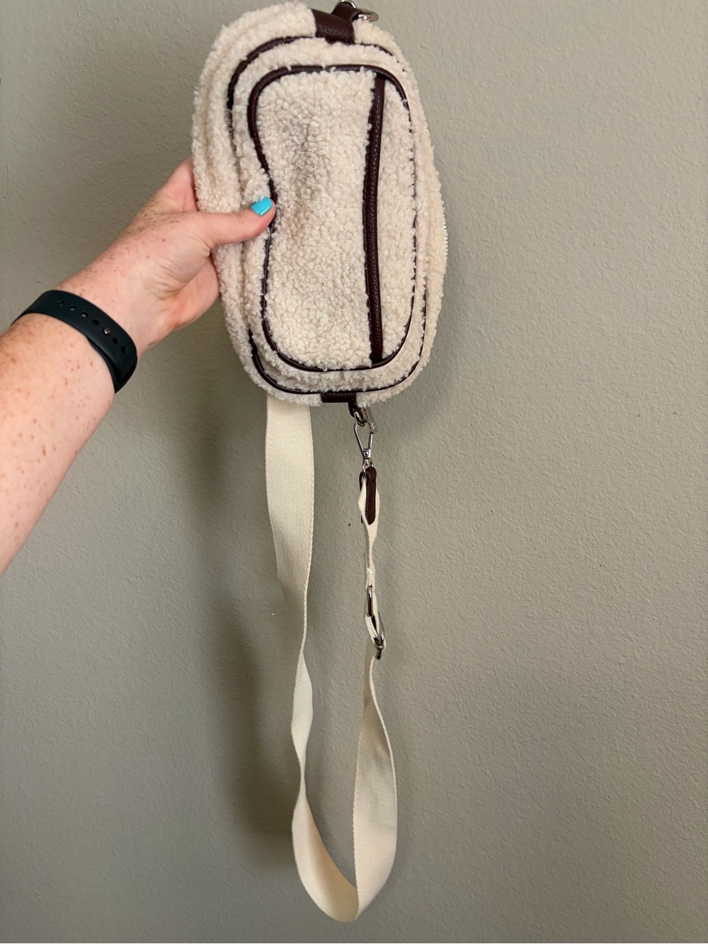 Laundry by Shelli Segal Bag Brown Cream Sherpa Fleece Crossbody Fanny Pack - Picture 2 of 7